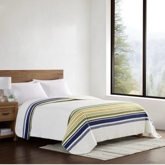 - Pendleton Plush Blanket queen size - Picture 3 of 7